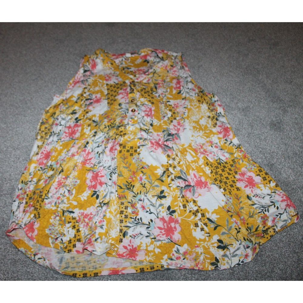 Womens Westport Size 1X Sleeveless Blouse shirt Top Yellow Floral Art Design